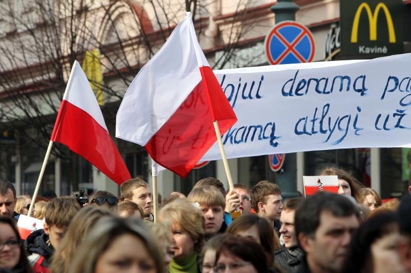 Lenkų mitingas sutraukė tūkstančius dalyvių