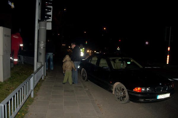 Vilniuje per avariją nugriautas apšvietimo stulpas