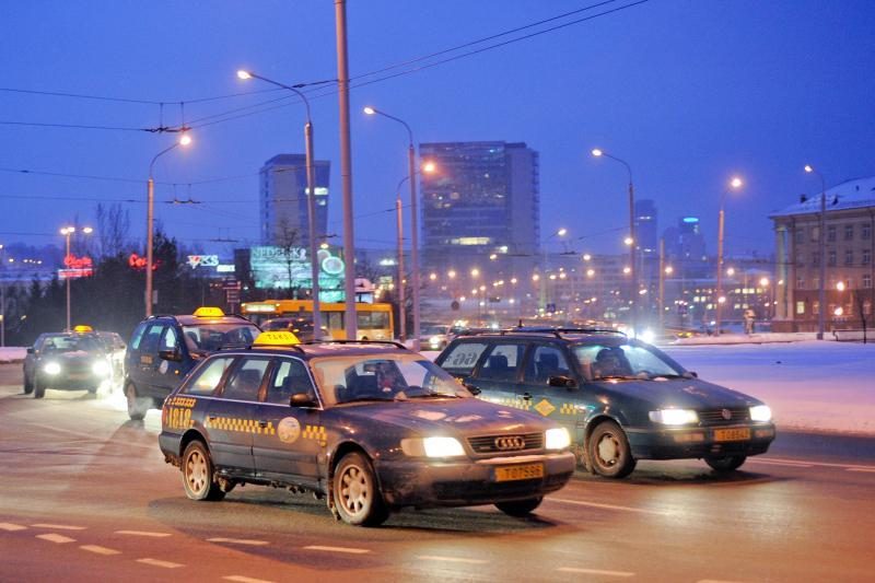 Vilniaus taryba taksistus laikinai atleido nuo rinkliavos