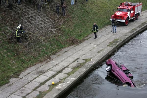 Į Nerį įlėkęs automobilis rastas po Mindaugo tiltu (papildyta)