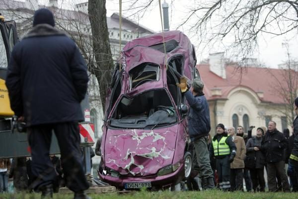 Į Nerį įlėkęs automobilis rastas po Mindaugo tiltu (papildyta)