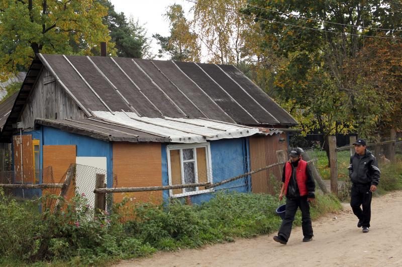 Čigonų taboro gyventoja užklupta į slėptuvę dedanti narkotikus