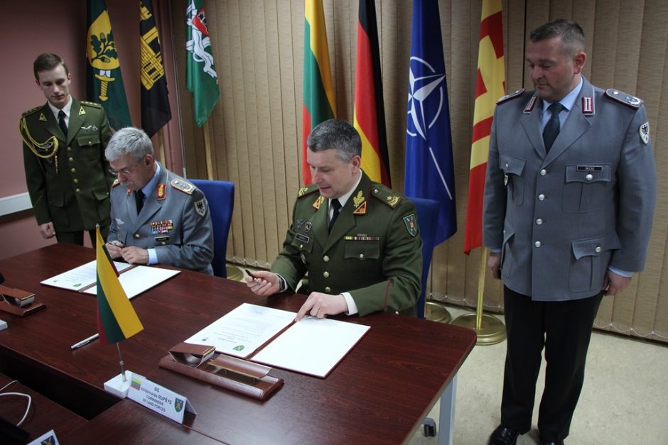 Vokietijos ir Lietuvos sausumos pajėgos sukirto rankomis dėl bendradarbiavimo