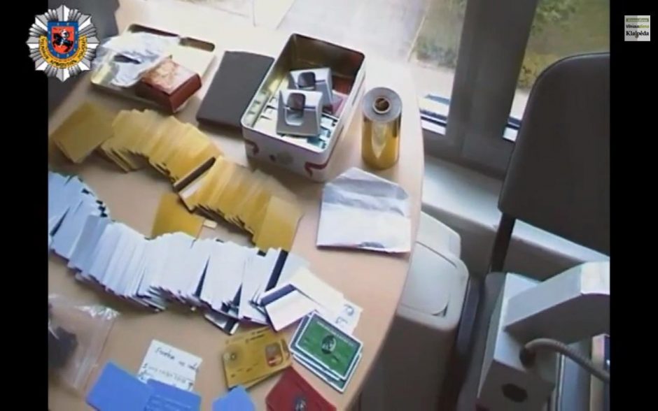 Vilniaus policija aptiko daugiau nei 1,5 tūkst. ruošinių bankų kortelių klastočių