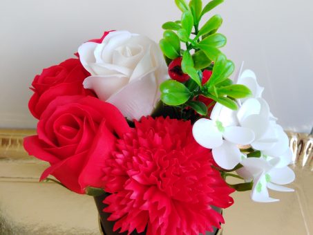 Skelbimas - Nebrangi Muilo gėlių puokštė dovana gimtadienio proga