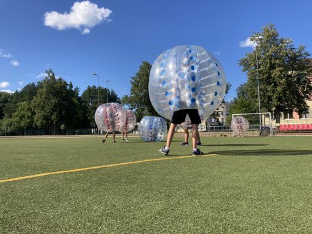 Skelbimas - Pripučiamų pramogų nuoma - burbulinis futbolas