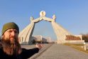 Svajonė: Pchenjano prieigose, kaip ir daugelį turistų, A.Mockų nustebino milžiniškas monumentas – arką primenančios dvi rankas į viršų iškėlusios merginos, simbolizuojančios Šiaurės ir Pietų Korėjų susijungimą.