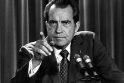 1974 m. JAV prezidentas Richardas Nixonas paskelbė apie savo atsistatydinimą.