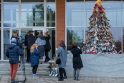 Batai: Vilniaus kolegijos Menų ir technologijų fakultete praėjusią savaitę įžiebta didžiausia Lietuvoje pretenduojanti tapti batais puošta Kalėdų dekoracija.