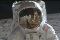 1969 m. JAV astronautas Neilas Armstrongas tapo pirmuoju žmogumi, išsilaipinusiu Mėnulyje.