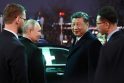Vladimiras Putinas (kairėje) ir Xi Jinpingas (dešinėje)