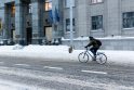 Sniegas kausto Lietuvą: įspėja – kai kur geriau kojos iš namų nekišti