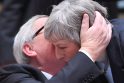 Jeanas-Claude&#039;as Junckeris ir Theresa May