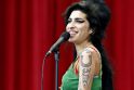 2011 metais savo namuose Londone rasta negyva 27 metų „Grammy“ apdovanota britų soulo dainininkė Amy Winehouse (Eimi Vainhaus), kurios priklausomybė nuo alkoholio ir narkotikų buvo užtemdžiusi jos ypatingą balsą.