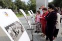Fotografijos: prie Danės skvere esančio paminklo „Arka“ susirinko būrelis istorijai neabejingų žmonių, kurie apžiūrėjo atidarytą dokumentinę parodą.
