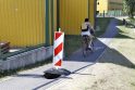Pavojai: dviračių take ties Joniškės gatve dviratininkams tenka laviruoti, bandant aplenkti atsivėrusią smegduobę.