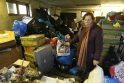 Apmaudas: antradienį iš Švedijos atkeliavę daiktai, skirti nepasiturinčių šeimų vaikams, buvo sukrauti gyventojų garaže.