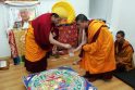Tibeto vienuoliai Vilniuje kuria smėlio mandalą