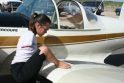 Moteris be rankų tapo lėktuvo pilote (video) 