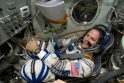 Du TKS astronautai išėjo į atvirą kosmosą šalinti gedimo