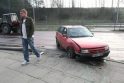 Vilniuje šalia pėsčiųjų perėjos „Opel“ vairuotojas nuvertė stulpą