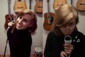 „Akustinėse spalvose“ – dvi dainuojančios merginos