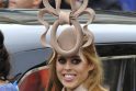 Princesės Beatrice ekscentriškoji skrybėlaitė parduota aukcione už 322 tūkst. litų