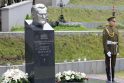 Neatsisakoma planų keisti A.M.Brazausko paminklą ant jo kapo