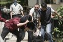 Sumušti Tbilisio centre narvuose nakvoję opozicionieriai