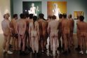 Austrijoje grupė nuogalių atėjo pasižiūrėti parodos „Apnuoginti vyrai“