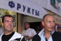 D.Medvedevas ir V.Putinas dėl dalyvavimo rinkimuose spręs kartu
