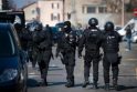 Prancūzija pakraupusi: policija brutaliai išvaikė emigrantus