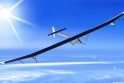Šveicarijoje sukurtas saulės energija varomas lėktuvas pradėjo pirmąjį tarptautinį skrydį