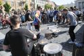 Gatvės muzikantą policija „mokė“ elektros šoku