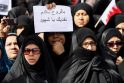 Bahreine tūkstančiai žmonių susirinko į žuvusių demonstrantų laidotuves
