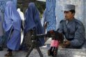 Saugumas: rinkimų apylinkėse budėjo sustiprintos policijos pajėgos, bet tai talibų nesustabdė.