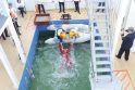Užsiėmimai: Klaipėdos laivininkų mokyklos mokiniai – gelbėjimosi kursuose specialiame baseine.