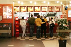 „Hesburger“ prie Vilniaus oro uosto atidarė dviaukštį „drive-in“ restoraną