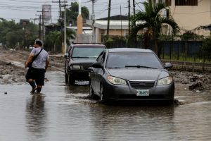 Centrinę Ameriką talžo galingas uraganas „Iota“
