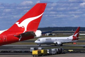 Oro bendrovė „Qantas“ planuoja prievolę keleiviams pasiskiepyti nuo koronaviruso