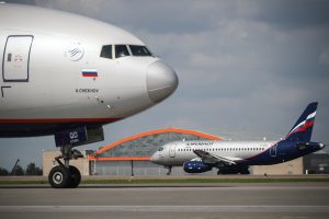 Maskvoje nusileido apie variklių valdymo sistemos gedimą pranešęs „Boeing 777“