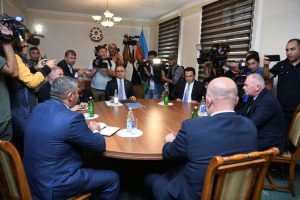 Azerbaidžanas ir Kalnų Karabacho separatistai surengė pirmąsias derybas dėl integracijos