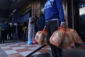 Padėtis Gazos Ruože sparčiai blogėja – parduotuvėse maisto atsargų liko tik kelioms dienoms