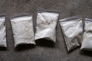 Estijoje aptikta daugiau kaip 300 kg vakarėlių narkotiko: jo paskirties vieta – Lietuva