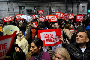 Serbijos opozicija ragina ES pradėti tarptautinį tyrimą dėl rinkimų pažeidimų 