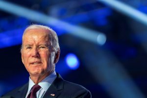 J. Bidenas sureagavo į D. Trumpo pasiūlymą susitikti su juo TV debatuose: jis neturi ką veikti