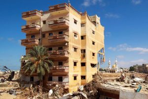 Uždarytas potvynio nusiaubtas Libijos miestas: ieškoma daugiau nei 10 tūkst. dingusiųjų