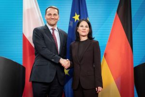 Naujoji Lenkijos vyriausybė iš Vokietijos vėl reikalauja karo reparacijų