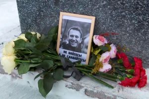 A. Navalno motina, negalinti atgauti sūnaus kūno, kreipėsi į teismą