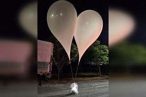 Šiaurės Korėja vėl paleido balionų su šiukšlėmis į Pietų Korėją